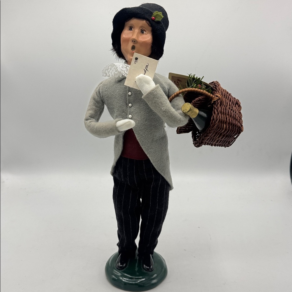 Byers choice Victorian Shopper Man Caroler